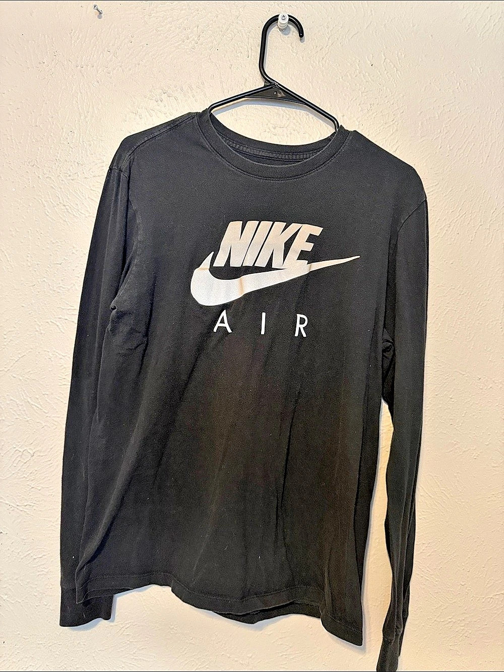 Nike Air Long-Sleeve Tee Long Sleeve Graphic Tee in Black Medium